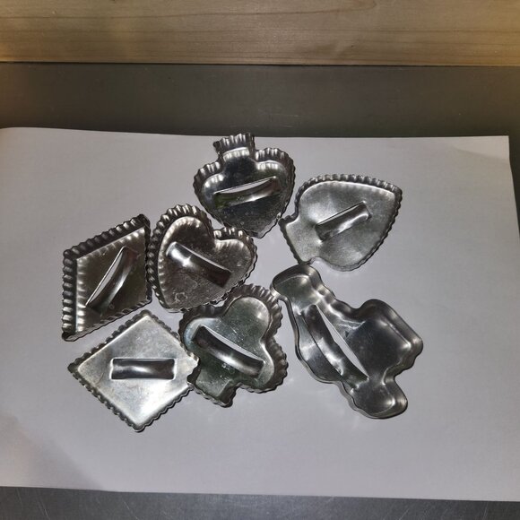 Set Of 7 Vintage Aluminum Cookie Cutters Santa, Four Card Suits - Picture 5 of 5
